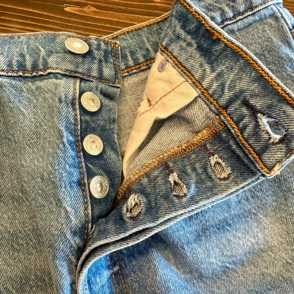 Levi's 501 Premium Medium Blue Distressed Frayed Hem Denim‎ Shorts 32” Waist